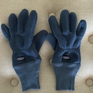 VERY GENTLY used kids PATAGONIA gloves